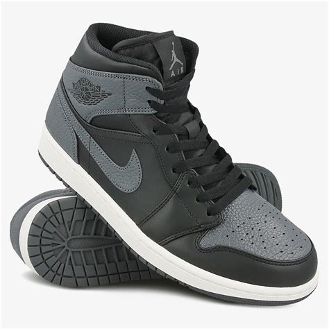 nike air herren schuhe|Nike Air jordan 1 shoes.